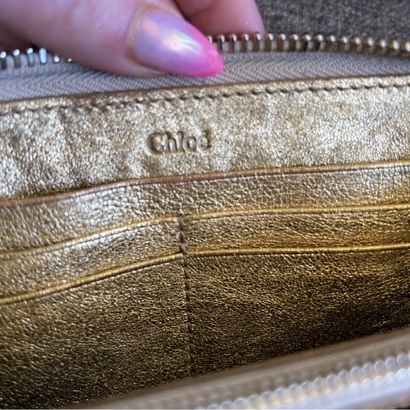 EUC CHLOE ZIP AROUND LONG WALLET💋 - Picture 10 of 13